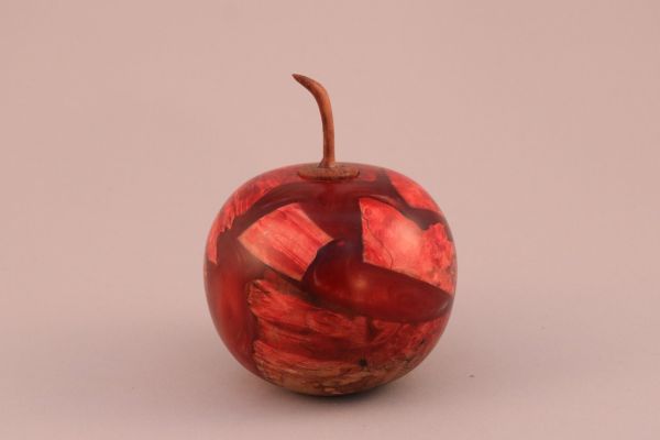 red-apple-cast-resin-and-wood-xx-10-776108609-262263E52-88B0-7EDA-A61E-08571CC7DE42.jpeg